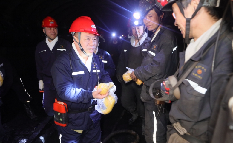 張秉德到益新礦慰問(wèn)檢查工作