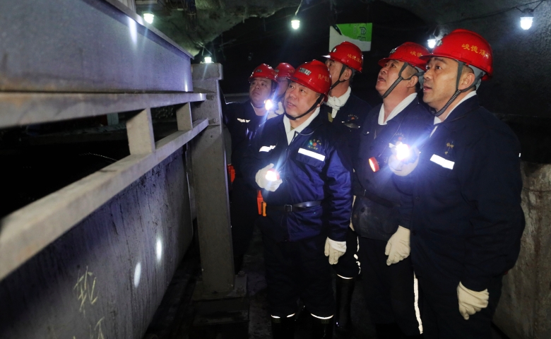 張秉德到峻德礦調(diào)研檢查工作